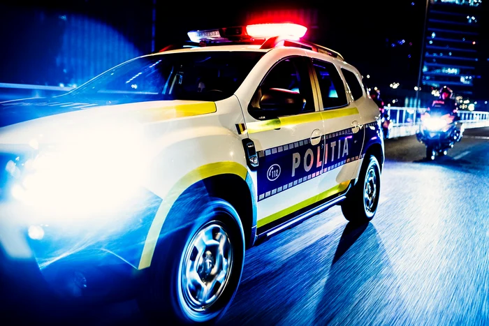 A-plonjat-cu-maina-n-ru-dup-ce-a-refuzat-s-opreasc-la-semnalul-poliitilor-Tnrul-ofer-era-but