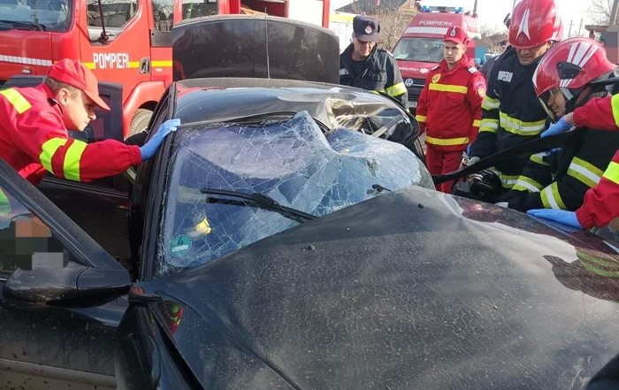 Accident-grav-pe-E85-doi-rnii-O-victim-a-fost-transportat-cu-elicopterul-SMURD-la-spital