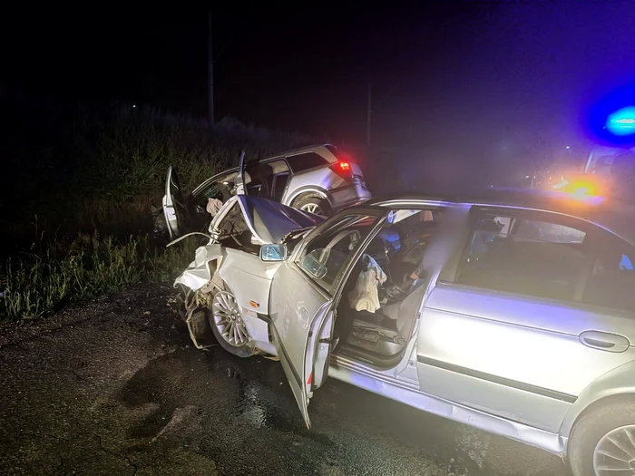 Accident-rutier-cu-ase-rnii-provocat-de-un-ofer-care-fugea-de-poliiti-FOTO