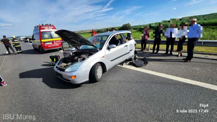 Accident-rutier-pe-Autostrada-Transilvania-Un-microbuz-cu-16-persoane-implicat