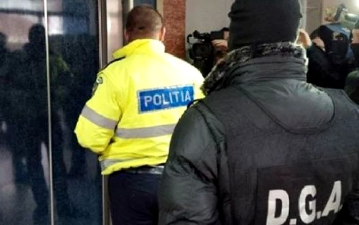 Agent-de-poliie-prins-de-colegii-lui-cnd-lua-mit-500-de-euro-Ce-a-promis-n-schimbul-banilor
