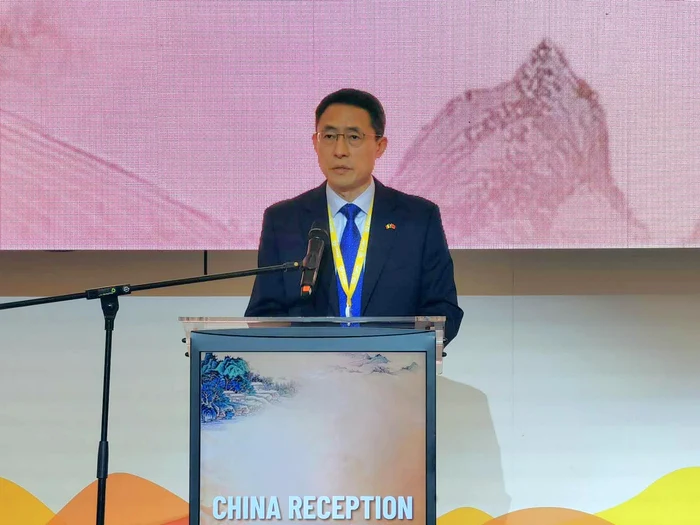 Ambasadorul-Chinei-n-Romnia-Han-Chunlin-China-rmne-cel-mai-mare-partener-comercial-al-Romniei-n-afara-UE