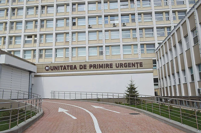 Angajatul-unui-hostel-din-Cmpulung-Moldovenesc-czut-de-pe-acoperi-Fochistul-urcase-pentru-a-l-cura