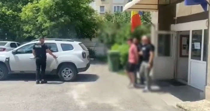 Biat-de-15-ani-arestat-pentru-c-a-tras-ntr-un-tnr-cu-un-pistol-de-jucrie-Cum-i-au-motivat-magistraii-decizia