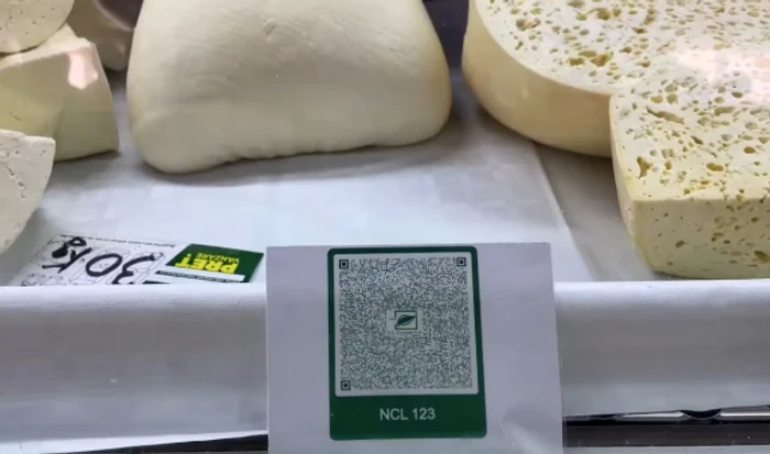 Brnz-Hi-Tech-n-pia-Gustm-i-apoi-scanm-codul-QR-la-tnr-se-pricepe-dar-cel-btrn-rmne-tot-cu-gustul