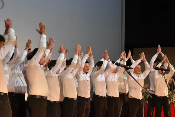 Cei-mai-buni-dintre-cei-mai-buni-Peste-450-de-elevi-i-dascli-premiai-la-Gala-Performanei-n-Educaia-Trgovitean-