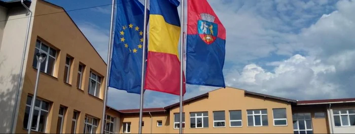 Ci-bani-cere-un-director-de-liceu-pentru-festivitatea-de-absolvire-a-elevilor-Liceenii-l-au-nregistrat