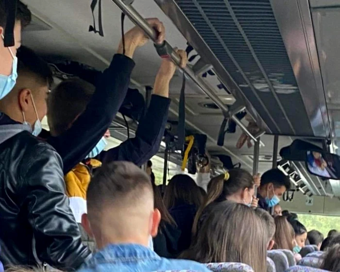 Copii-atacai-cu-foarfeca-n-autobuz-la-Brila-Agresorul-a-fost-imobilizat-de-ofer