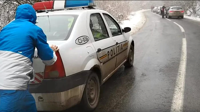 Cum-a-reuit-un-brbat-din-Clrai-s-fure-autospeciala-Poliiei-De-fric-lsau-motorul-pornit