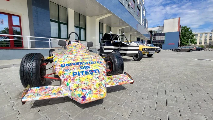 De-la-Buc-la-monopostul-care-a-circulat-n-formula-Easter-Student-Auto-Show-la-Universitatea-din-Piteti