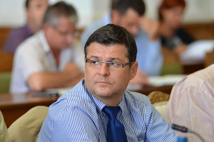 Director-de-liceu-prinilor-care-n-au-vrut-s-plteasc-pentru-festiviti-Dac-vrei-te-supui-dac-nu-iei-afar