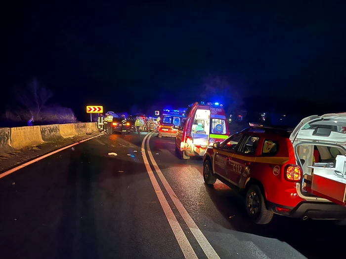 Doi-mori-ntr-un-accident-violent-pe-DN6-victimele-au-fost-aruncate-din-main-