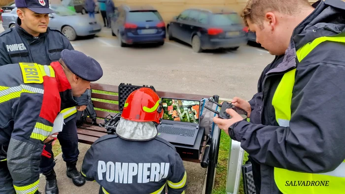 Femeie-rtcit-n-pdure-salvat-cu-ajutorul-dronelor-Tinerii-care-le-piloteaz-lucreaz-benevol-cu-pompierii-FOTO