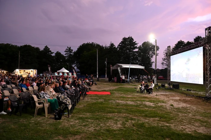 Festivalul-Film-n-Sat-revine-acas-la-Brncui-la-Petiani