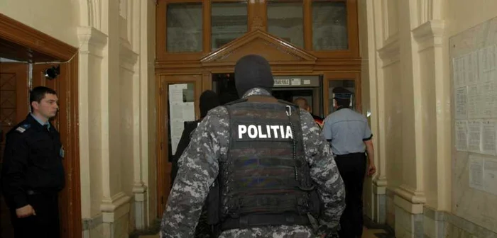 Interlop-condamnat-cu-executare-pentru-ameninarea-unui-poliist-care-i-a-legitimat-iubita-i-dau-de-leini