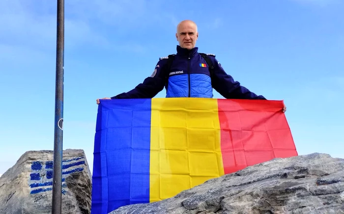 Jandarmul-care-a-dus-tricolorul-pe-cele-mai-nalte-vrfuri-din-Romnia-Bulgaria-i-Grecia-FOTO