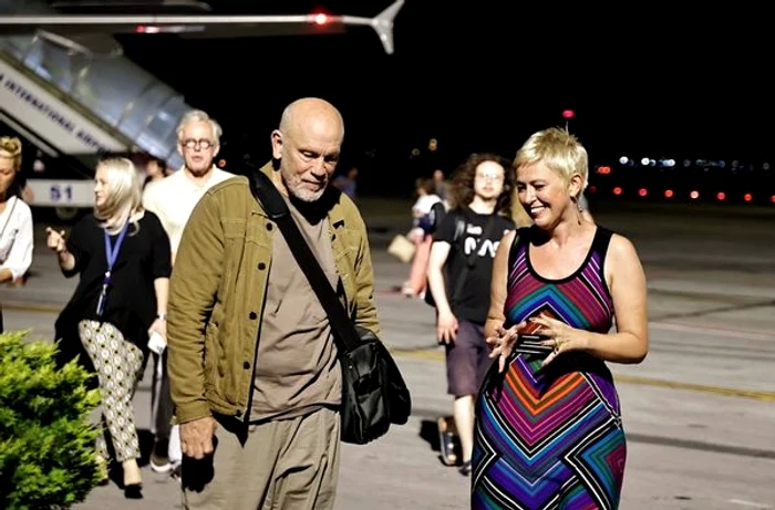 John-Malkovich-a-ajuns-la-Timioara-Faimosul-actor-american-va-avea-trei-reprezentaii-pe-scena-TNT-FOTO
