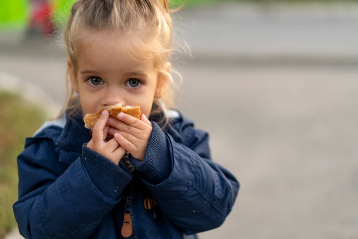 Mama-care-i-a-strns-de-gt-fetia-de-4-ani-iertat-de-temni-Avocatul-din-oficiu-al-copilului-a-sesizat-aberaia