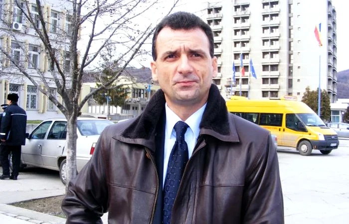 Managerul-spitalului-din-Orova-a-fost-demis-de-8-ori-de-primar-i-a-revenit-de-fiecare-dat-n-funcie-Nu-pierd-dect-pacienii