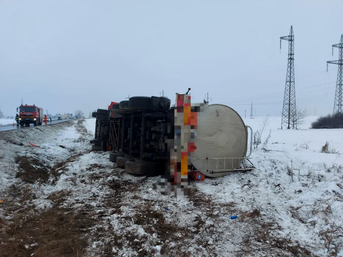 O-cistern-ncrcat-cu-combustibil-s-a-rsturnat-la-ieire-din-Slobozia