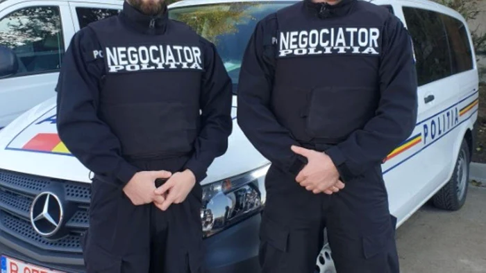 O-femeie-care-amenina-c-se-arunc-de-la-etajul-patru-convins-s-renune-la-gest-de-negociatorul-poliiei