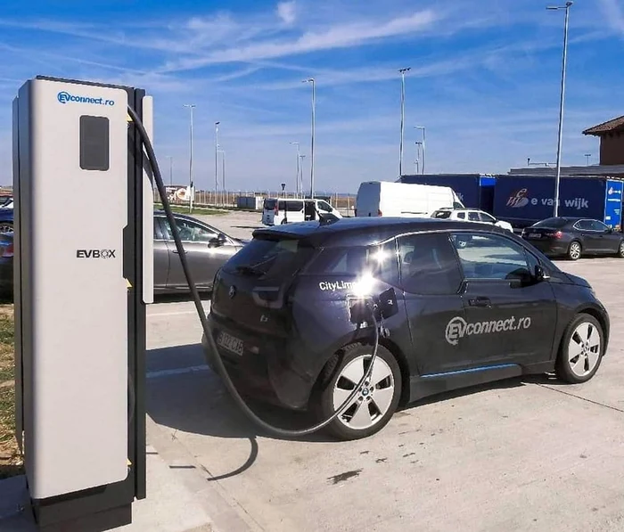 Parc-pentru-mainile-electrice-la-grania-de-vest-Staiile-de-ncrcare-vor-fi-montate-la-Pecica-aproape-de-Ndlac