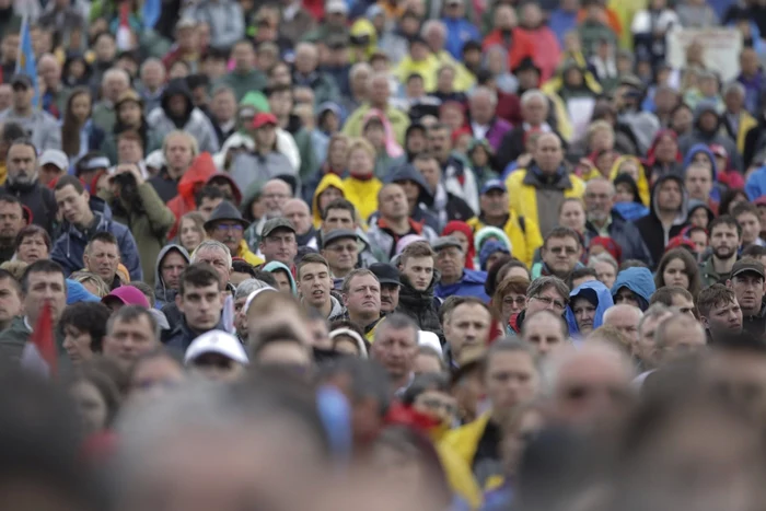 Pelerinii-pentru-procesiunea-de-Rusaliile-catolice-de-la-umuleu-Ciuc-se-adun-la-Miercurea-Ciuc