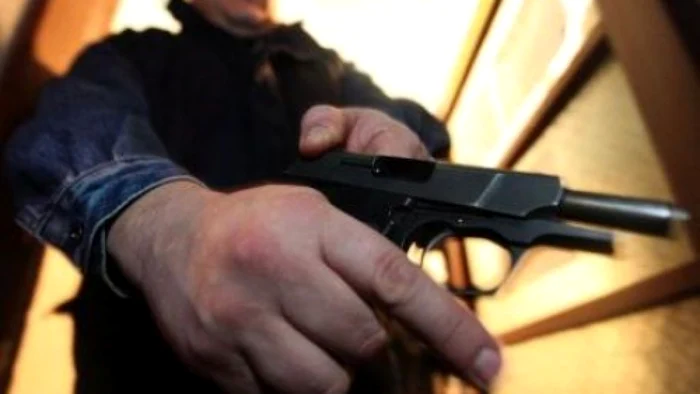 Persoan-mpucat-cu-un-pistol-airsoft-n-timpul-unui-scandal-izbucnit-ntre-dou-familii-n-Arge