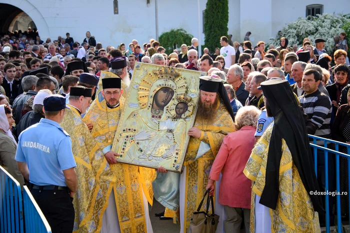 Povestea-celei-mai-vechi-icoane-din-Romnia-Zi-de-srbtoare-la-Mnstirea-Neam
