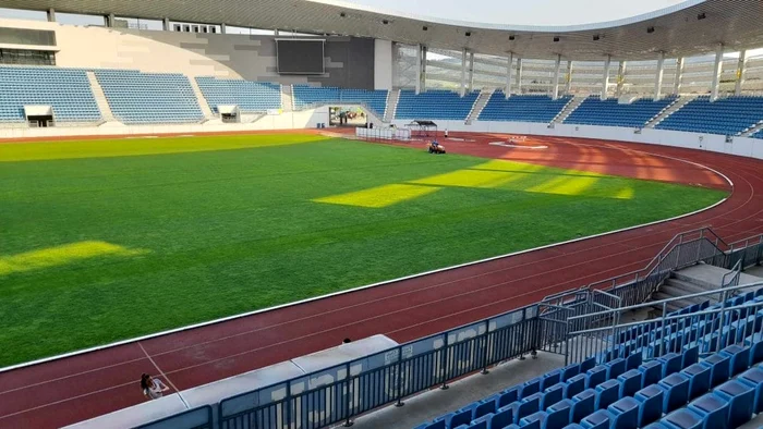Primarul-municipiului-Trgu-Jiu-susine-c-gazonul-de-pe-Stadionul-Municipal-a-fost-refcut-i-se-afl-ntr-o-stare-impecabil