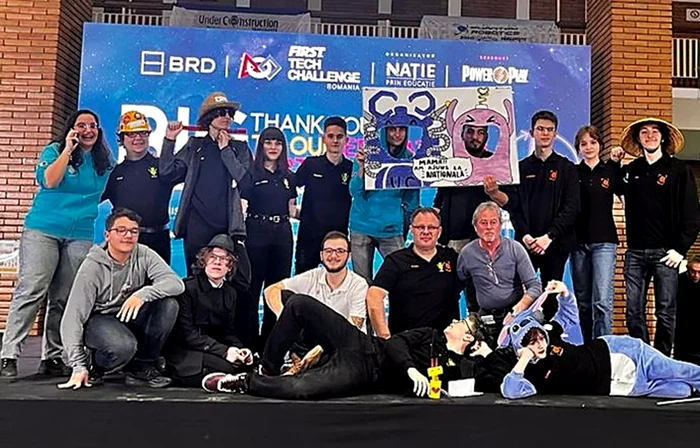 Roboticienii-geniali-din-Trgovite-au-plecat-n-SUA-la-Chicago-Robotics-Invitational-Vor-concura-ntr-o-companie-select