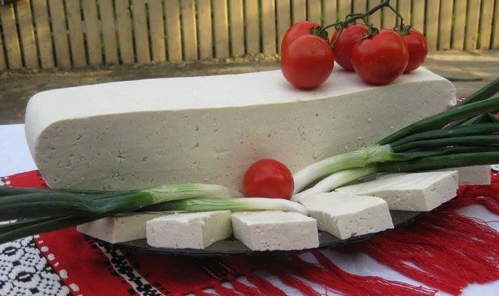 Secretul-brnzei-de-Gulianca-renumit-n-toat-ara-Ne-a-binecuvntat-Dumnezeu-cu-cea-mai-bun-iarb