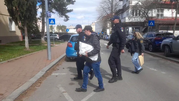 Suceveni-trimii-n-judecat-de-DNA-pentru-trafic-de-influen-trafic-de-droguri-i-deinere-ilegal-de-arme-