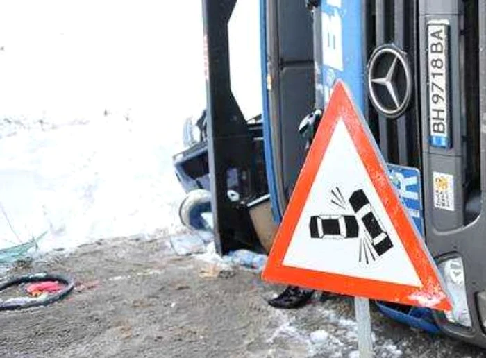 Trafic-blocat-pe-DN1D-dup-ce-un-TIR-s-a-rsturnat-aproape-de-limita-dintre-Ialomia-i-Prahova
