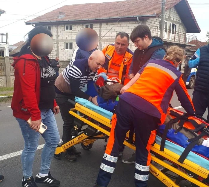 Un-angajat-al-ISU-Mehedini-aflat-n-timpul-liber-a-acordat-primul-ajutor-victimei-unui-accident-rutier