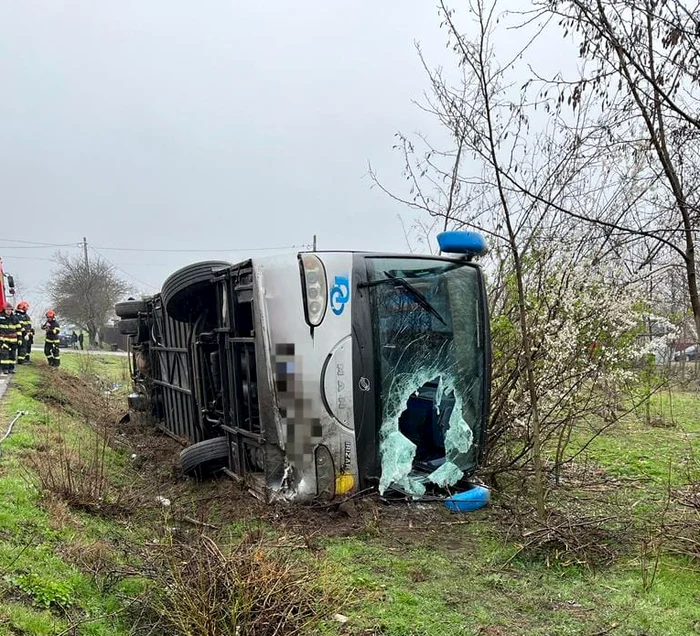 Un-autocar-s-a-rsturnat-n-Ialomia-11-persoane-au-fost-monitorizate-de-echipajele-medicale