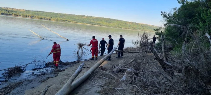 Un-copil-de-14-ani-s-a-necat-n-Prut-Biatul-plecase-la-scldat-cu-prietenii