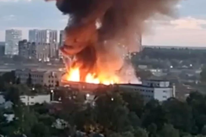 Un-incendiu-de-amploare-a-izbucnit-n-suburbiile-Moscovei-VIDEO