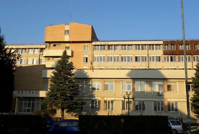 Un-pacient-a-murit-dup-ce-s-a-aruncat-de-la-etajul-4-al-Spitalului-Municipal-din-Cmpina