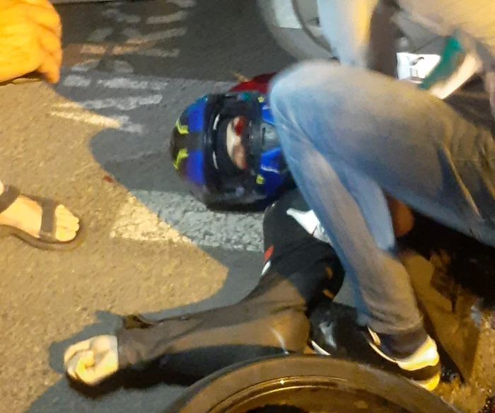 Un-tnr-de-21-de-ani-a-murit-dup-ce-a-intrat-cu-motocicleta-ntr-o-main-parcat-n-centrul-Timioarei-