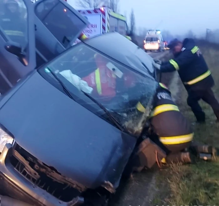Victim-ncarcerat-dup-un-accident-cu-dou-autoturisme-i-un-TIR-pe-DN6-FOTO
