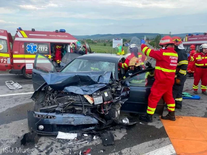 ase-persoane-au-ajuns-la-spital-dup-un-accident-produs-pe-DN-13-n-judeul-Mure