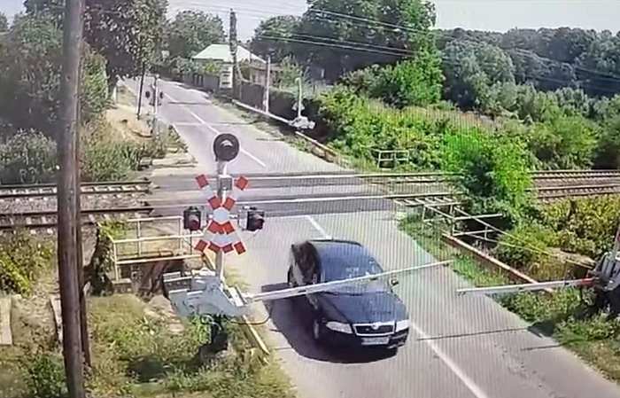 A-fost-identificat-oferul-care-a-rupt-o-barier-la-trecerea-la-nivel-cu-calea-ferat-n-Prahova