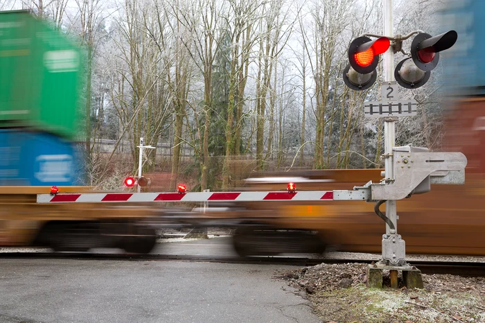 Accident-feroviar-n-Buzu-Trei-persoane-au-murit-dup-coliziunea-unui-marfar-cu-un-autoturism