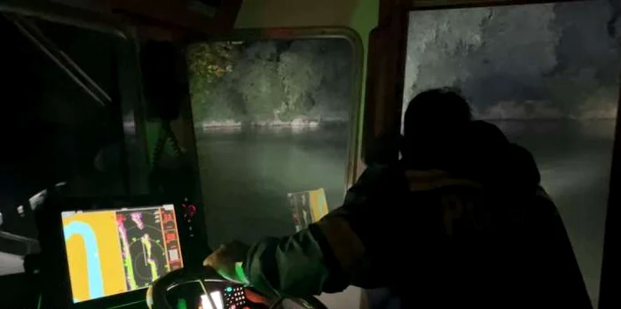 Accident-ntre-dou-ambarcaiuni-pe-Braul-Sfntu-Gheorghe-O-persoan-este-dat-disprut-i-alte-dou-sunt-rnite
