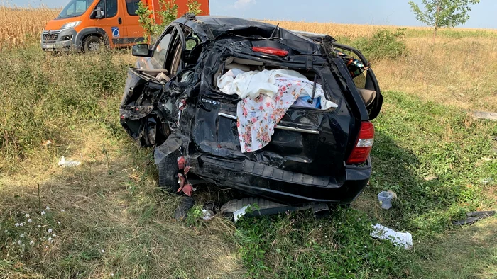 Accident-pe-cel-mai-periculos-drum-din-Romnia-Main-izbit-de-un-camion-i-aruncat-pe-cmp
