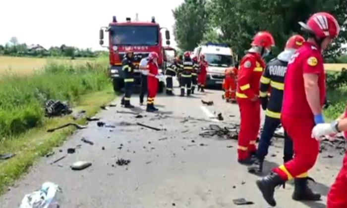 Accident-rutier-produs-de-o-adolescent-de-16-ani-din-Neam-care-s-a-urcat-la-volan-fr-permis-Doi-oameni-au-fost-rnii-