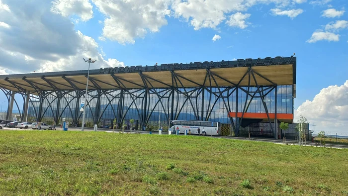 Aeroportul-Braov-vrea-s-obin-fonduri-europene-nerambursabile-Destinaia-negociat-n-aceste-zile