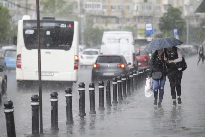 Alert-meteo-n-Bucureti-Ploi-cu-descrcri-electrice-n-acest-weekend