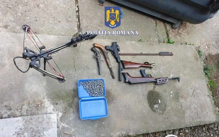 Arme-i-muniii-deinute-ilegal-gsite-n-locuinele-unui-olandez-stabilit-n-Romnia-
